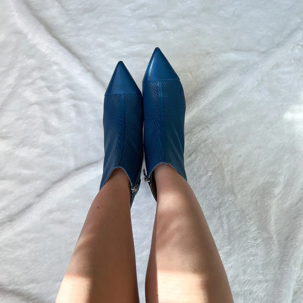 $599 Loriblu Perforated Blue Leather Ankle Boots Booties High Heel Pointy Toe 40